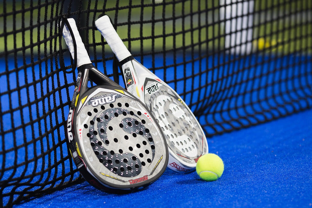 Занятие по паделу на корте Court and Racket